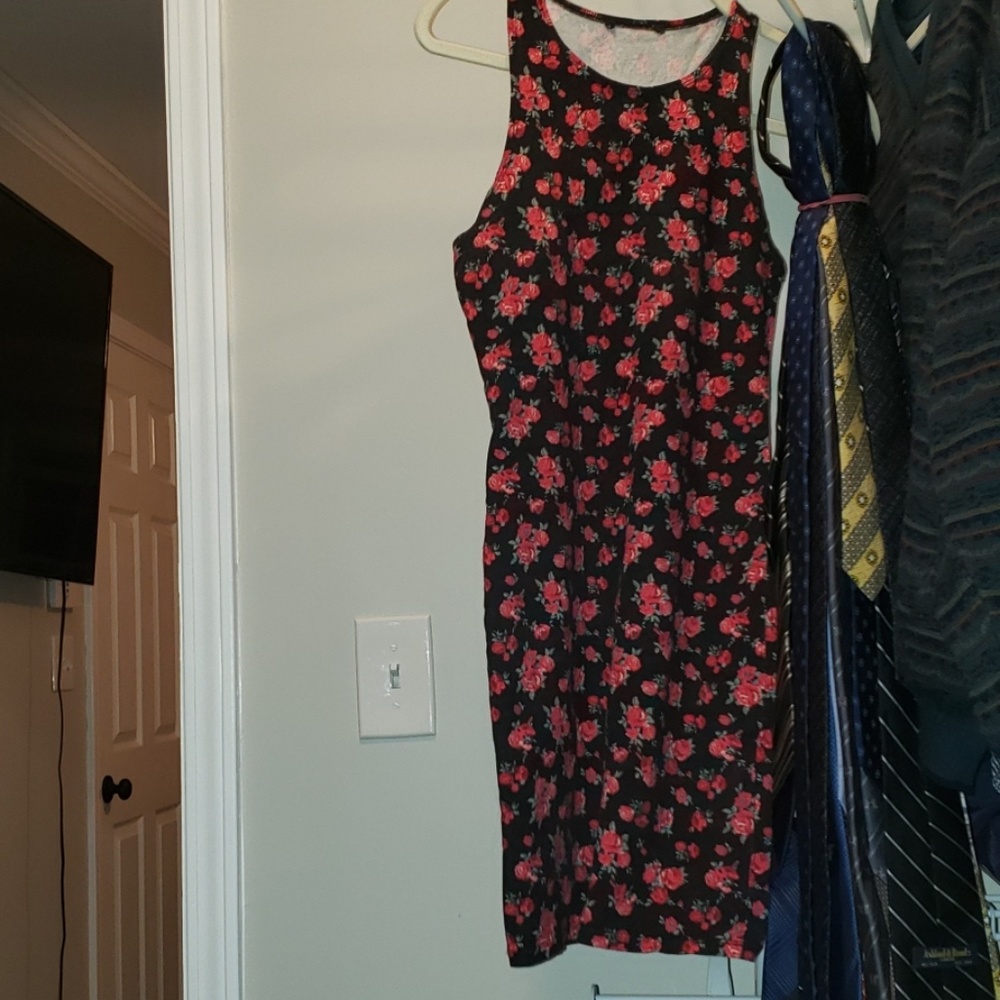 Dress - Picture 2 of 3